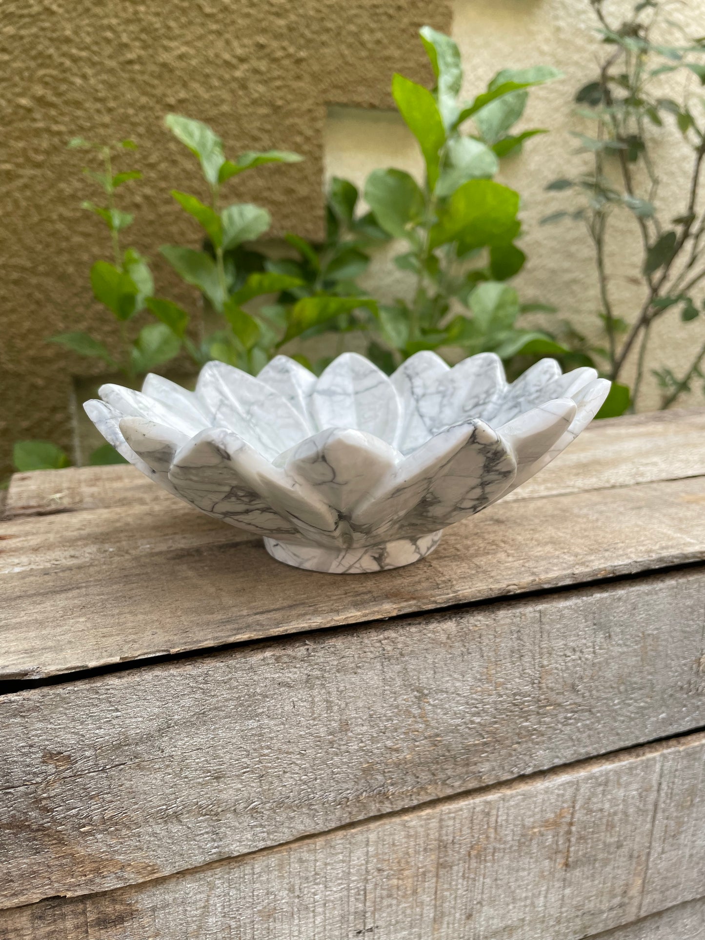 Lotus shape bowls in Howlite Gemstone