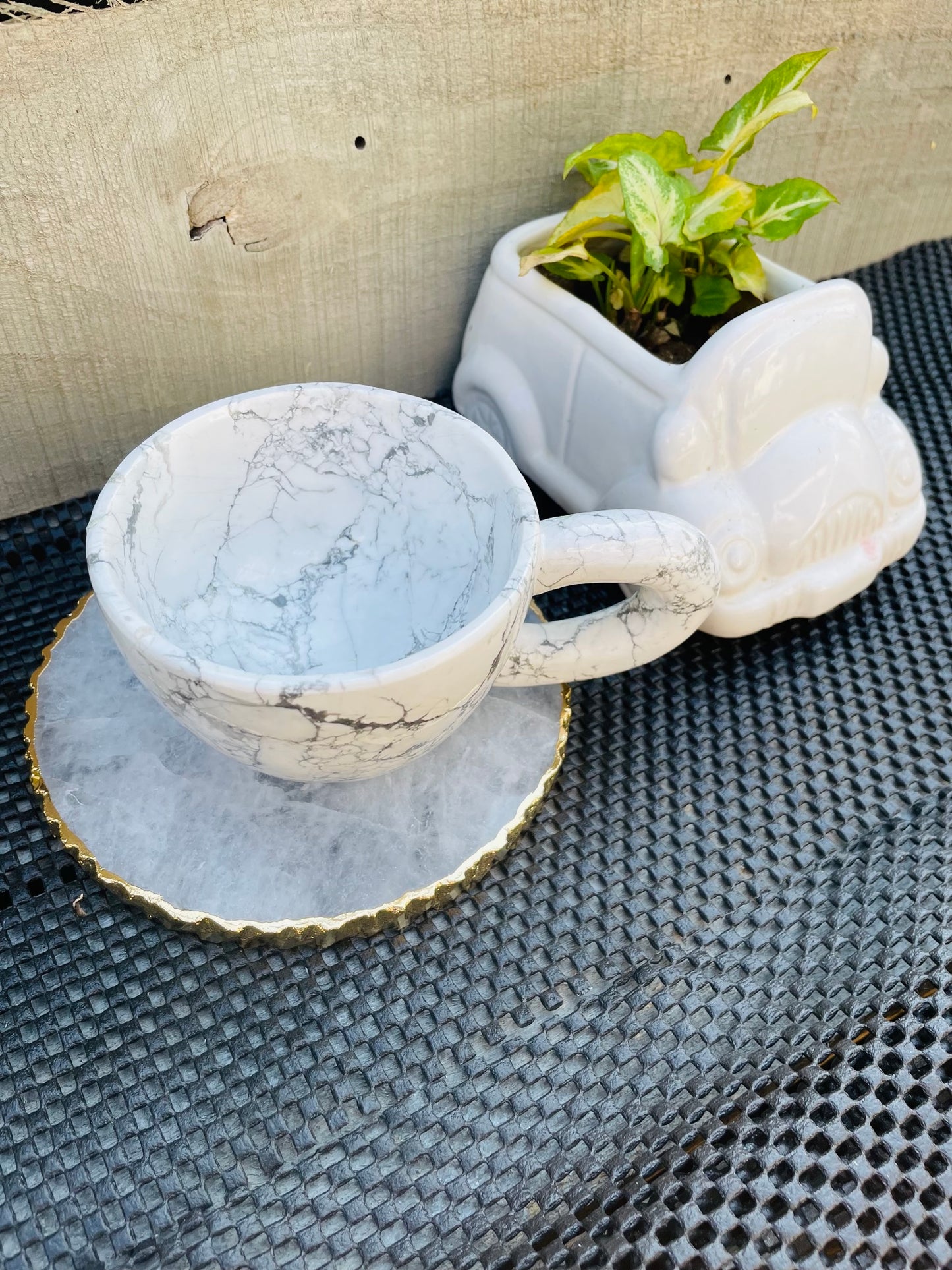 Howlite cup with white quartz coaster