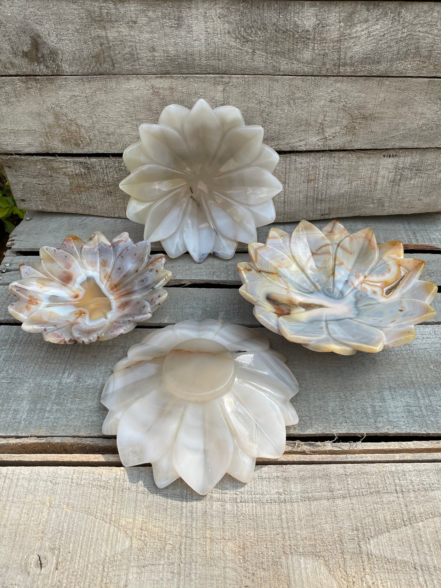 Carnelian bowls in lotus shape
