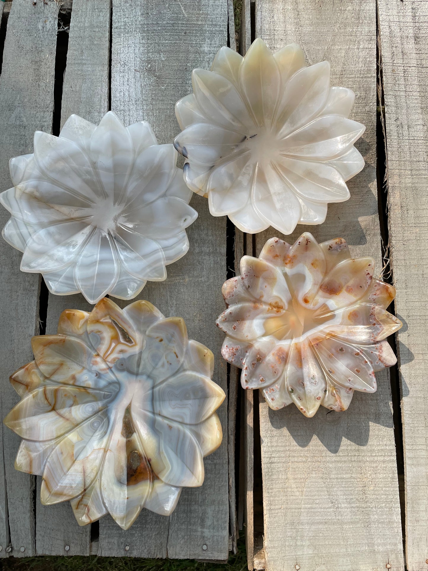 Carnelian bowls in lotus shape